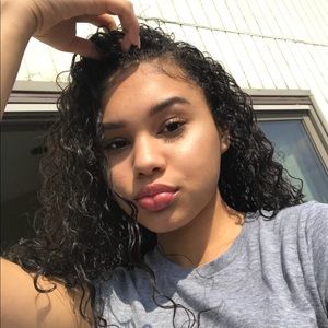 Meet your Posher, Nicole